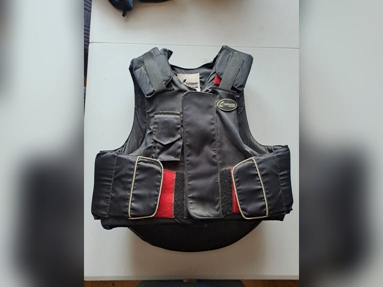 Reitstiefel, Helme, Schutzwesten,...