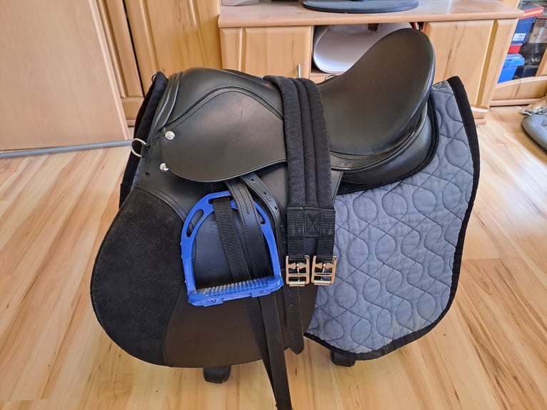 Reitstiefel, Helme, Schutzwesten,...