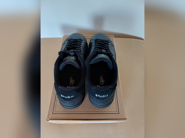 Super schicke POLO RALPH LAUREN Sneaker. "HERITAGE COURT II". Größe 42. Neu!! Im Originalkarton!