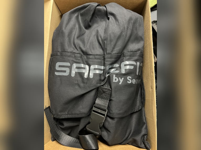 SAFEFIT Airbag-Weste Grösse M - NEU und Original verpackt, wie gekauft bei peiker cee