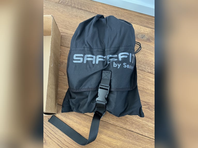 SAFEFIT Airbag-Weste Grösse M - NEU und Original verpackt, wie gekauft bei peiker cee