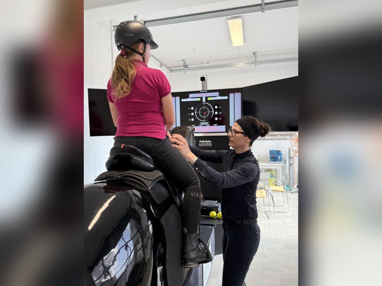Feiner reiten. Besser punkten. Mit professioneller Sitzschulung auf dem Racewood®-Reitsimulator