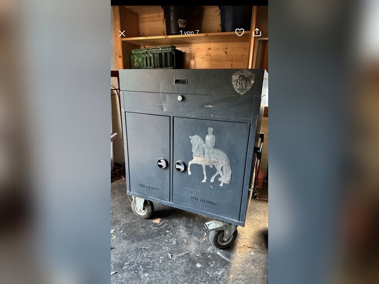 Turnierschrank Sattelschrank Pferdeschrank