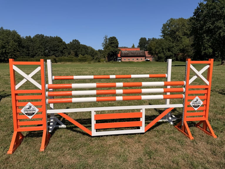 Hindernis Parcours, Fangständer, Oxer, Hindernisstangen, Auflagen, uvm.
