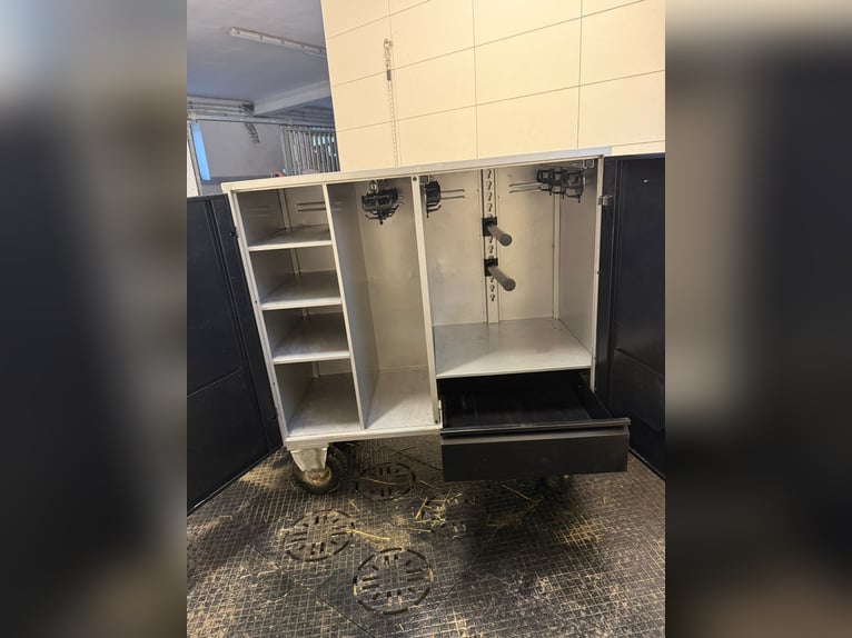 Alfako Maxi Prestige Pferde-Turnierschrank inkl. 2 Überzüge & Top-Schrank