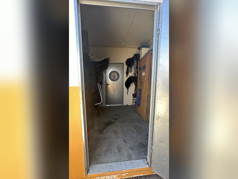 Cuadras portátiles con 8 cuadras y guadarnés