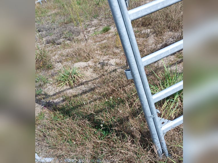 Roundpen aus Panel Teilen, 12m