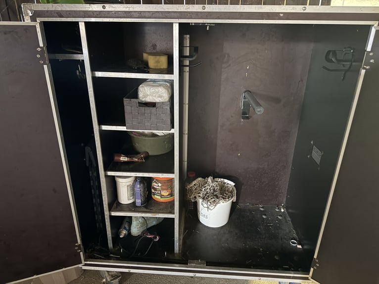 Turnierschrank - Sattelschrank