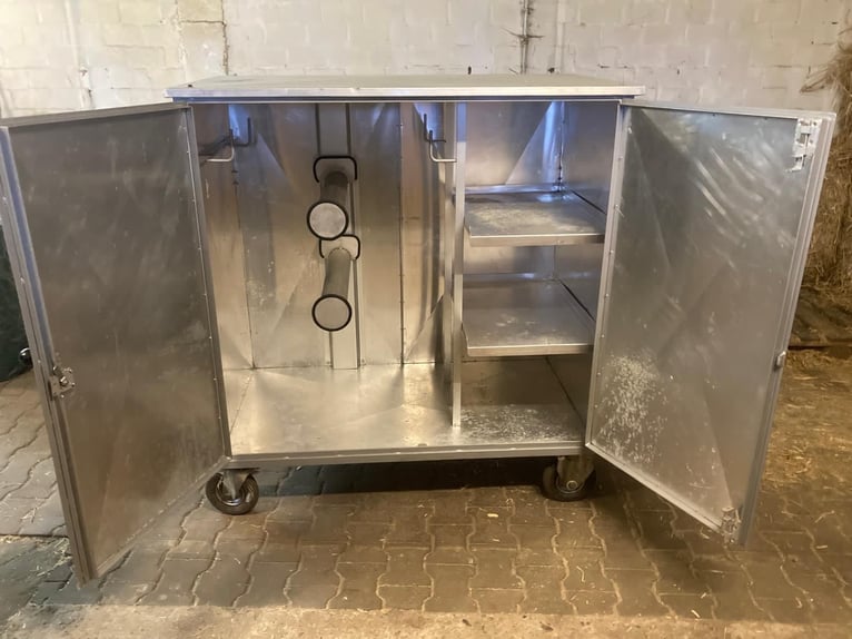 Mobiler Sattelschrank / Turnierschrank Alu Reitsport Sattelwagen