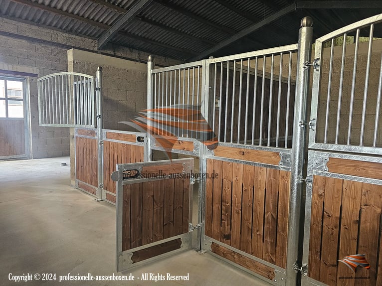 Boxenstall - Pferdebox & Stallboxen | Trennwand und Boxenfront Top für Ihre Pferdehaltung