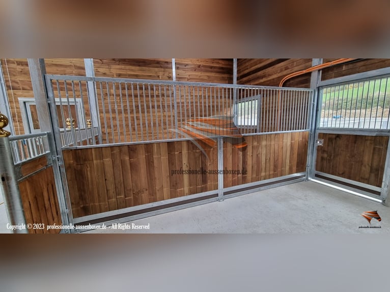 Innenbox für Pferd: Pferdebox, Stallwand & Vorderfront, Boxentrennwand Komplette Stallbox