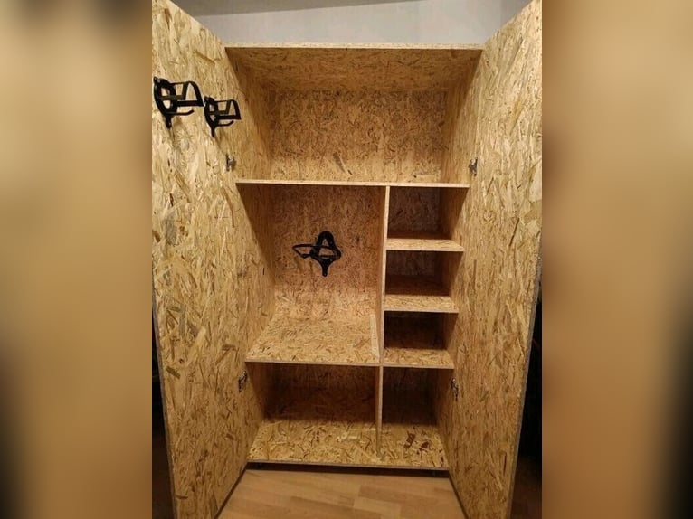 Sattelschrank Holz Pferdeschrank Sattel Trensenhalter Schrank Stall Bundeswehr