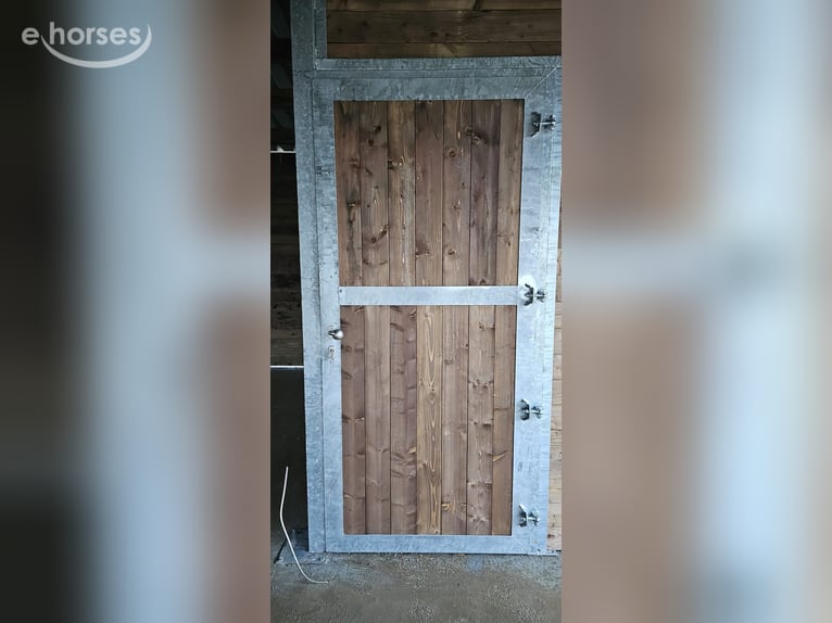 Stalltüren und Paddocktüren & Stalltore kaufen Robuste Schiebetüren für Pferdeställe