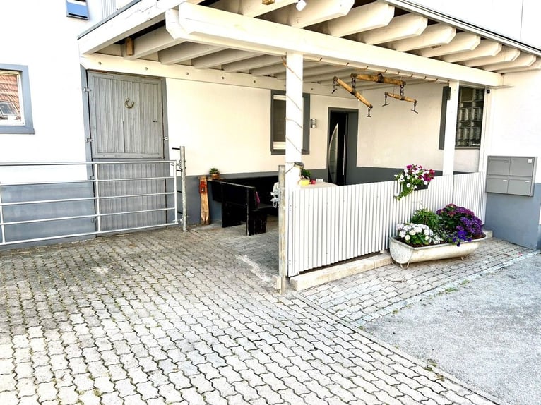Genehmigter Reiterhof mit modernem Mehrgenerationenhaus in bester Lage von Adelmannsfelden - Mit PV-
