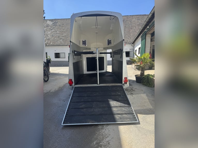 2-Pferdeanhänger Humbaur Xanthos Aero 2400