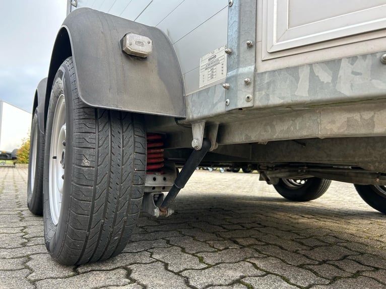 Böckmann Portax E Pferdeanhänger 2,4t Satttelkammer 100km/h Hecktür schwenkbar 