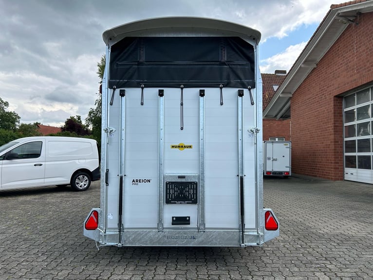 Humbaur Pferdeanhänger Areion Pro 2700 2,7t Sattelkammer 100km/h Black Hecktür schwenkbar