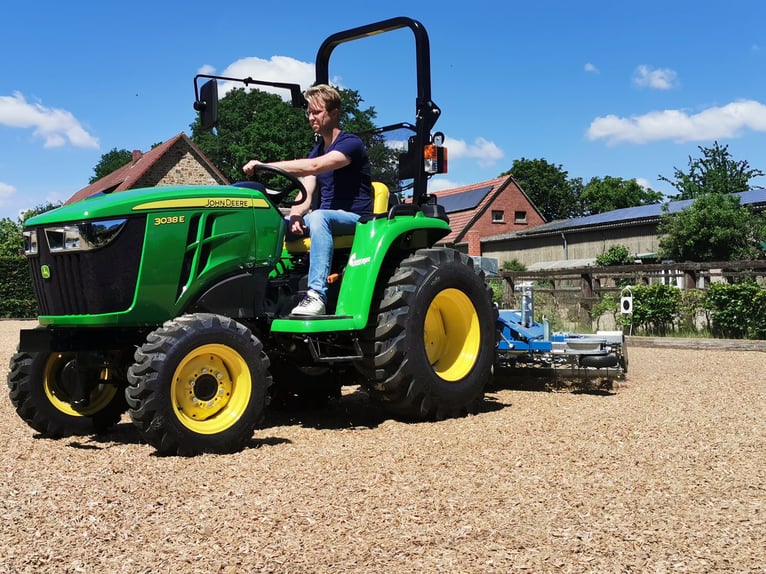 John Deere 3038E | Ausstellungsmaschine | 1x zum Aktionspreis | Kleintraktor Kompakttraktor