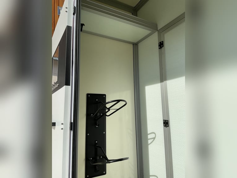 Renault Master z konstrukcją MSG-Stablehopper wielofunkcyjną, automatyczną skrzynią biegów, 3,5 tony