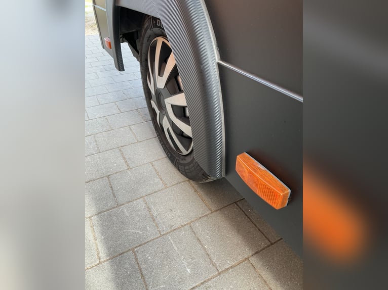 Renault Master z konstrukcją MSG-Stablehopper wielofunkcyjną, automatyczną skrzynią biegów, 3,5 tony
