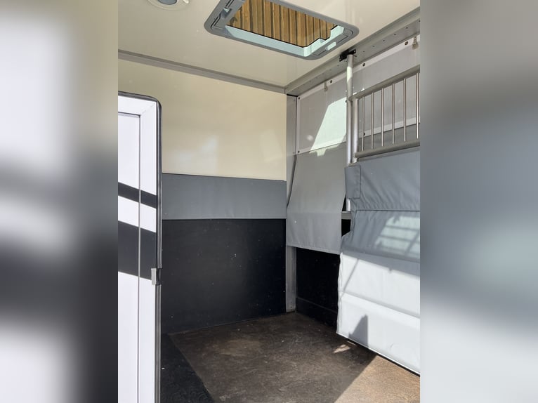 Renault Master z konstrukcją MSG-Stablehopper wielofunkcyjną, automatyczną skrzynią biegów, 3,5 tony