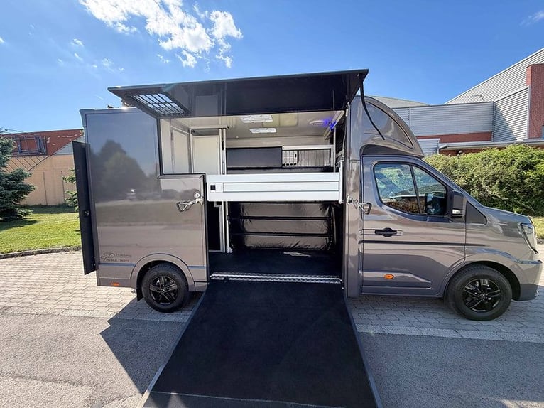 Transporter dla koni 2-rzędowy, wyposażenie dla ogiera, Renault Master, 170 KM, automatyczna skrzyni