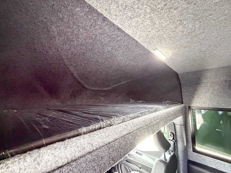 Transporter for horses, 5 seats, 2 sleeping places, automatic transmission, stallion equipment, catt