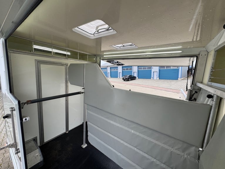Transporter konny, 2 rampy boczne, tylko 20 500 km, transporter zwierząt, samochód dla koni, horseva