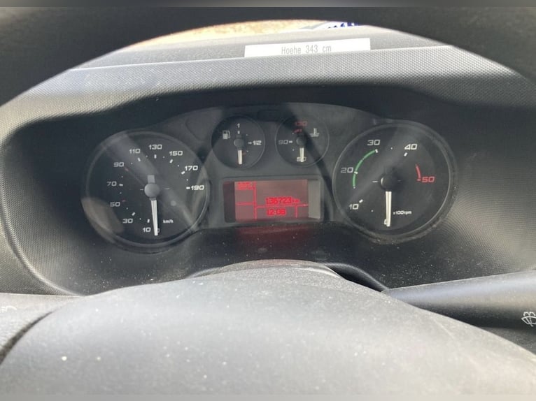 Transporter konny Iveco Daily na 3 konie z przyczepą mieszkalną