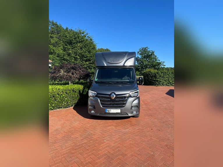 Dwupojazdowy transporter koni Renault Master Equita, mało używany