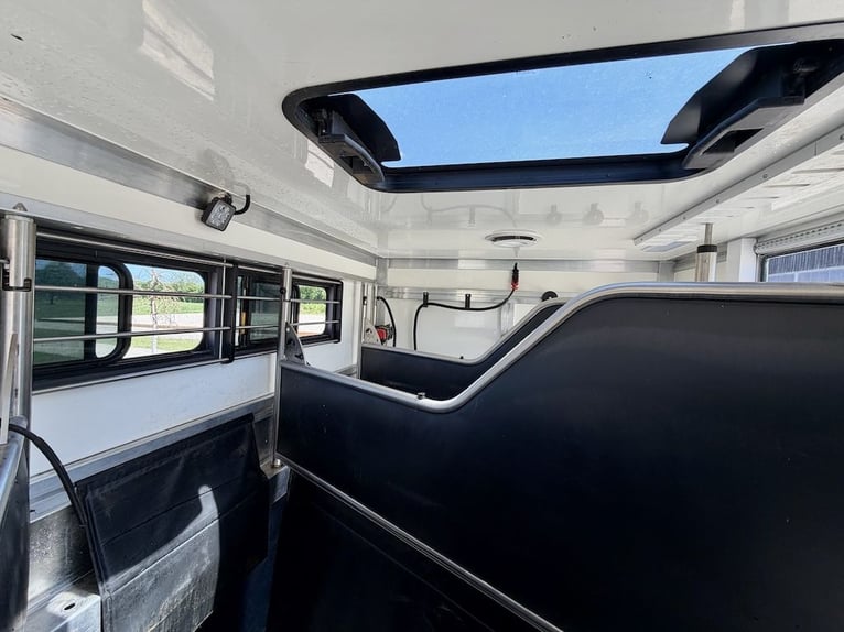 IVECO Daily RJH Sport Pro H3 - Przyczepa transportowa dla koni z zabudową mieszkalną, na 3 konie, au