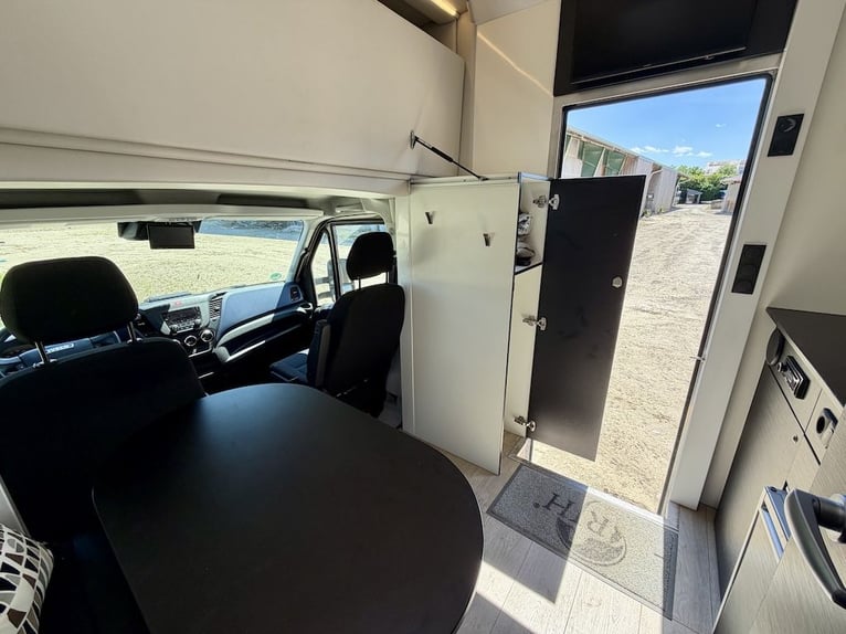 IVECO Daily RJH Sport Pro H3 - Przyczepa transportowa dla koni z zabudową mieszkalną, na 3 konie, au