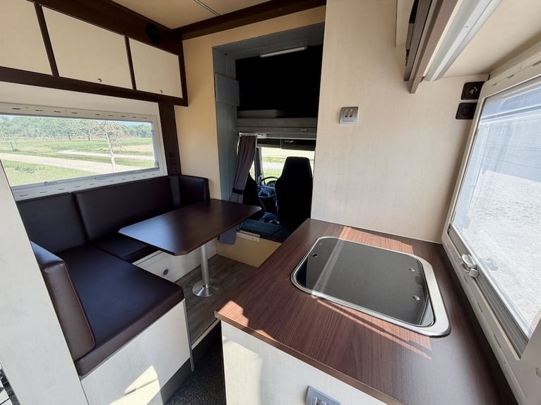 MAN TGL 8.180 transporter do koni, przewóz 4 koni, z przyczepą mieszkalną, automatyczna skrzynia bie