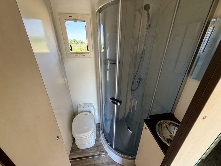 MAN TGL 8.180 transporter do koni, przewóz 4 koni, z przyczepą mieszkalną, automatyczna skrzynia bie
