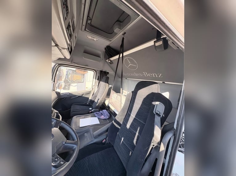 Mercedes-Benz Atego, przystosowany do przewozu koni