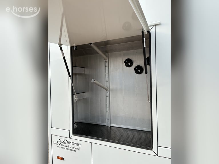 Mercedes-Benz Fuso – automatyczny transporter do koni 7,5 t, autonomiczna instalacja fotowoltaiczna,