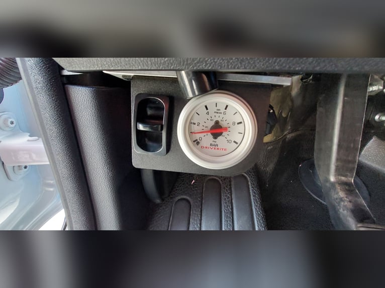 Na sprzedaż dostępny jest transporter koni Paragan Equistar 3