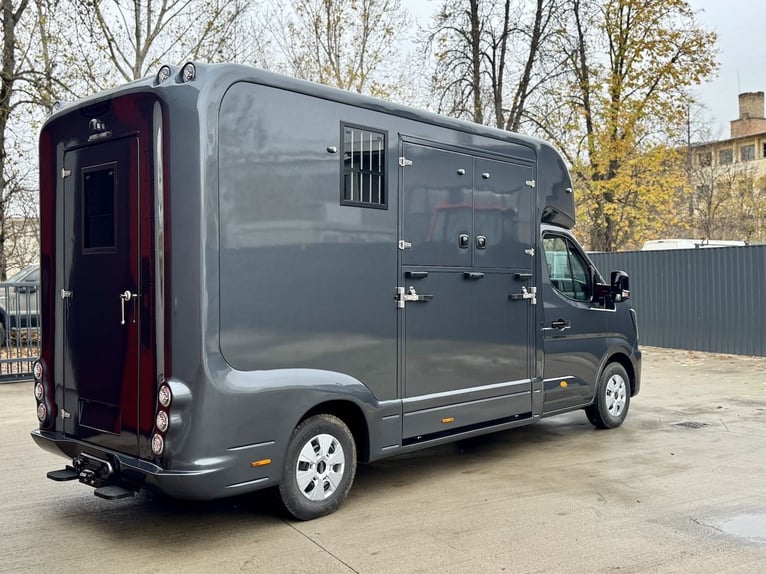 Nowy model Renault EQUITA 2-konny, 3-miejscowy transporter konny, samochód ciężarowy z automatyczną 