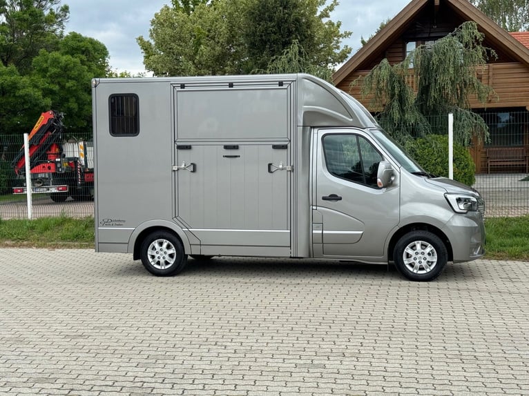 Pferdetransporter Neufahrzeug 3,5t B-Führerschein-LKW165 PS Klima Selbstfahrer