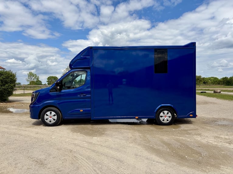 Renault Master RJH Sport 2-konny transportowiec – nowy model z automatem – dostępny od ręki!