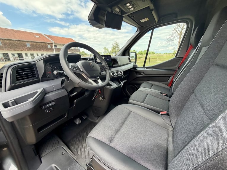 Renault Master RJH Sport 2-konny transportowiec – nowy model z automatyczną skrzynią biegów – dostęp