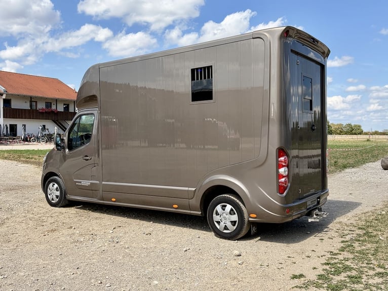 Renault Roelofsen Parados, dwustanowiskowy transporter dla koni z automatyczną skrzynią biegów, z no