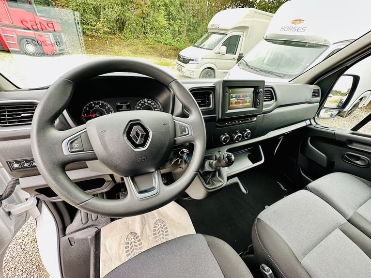 Renault Roelofsen Yorse 2-konny ładunek dla dwóch koni, transportowiec o masie całkowitej 3,5 tony, 