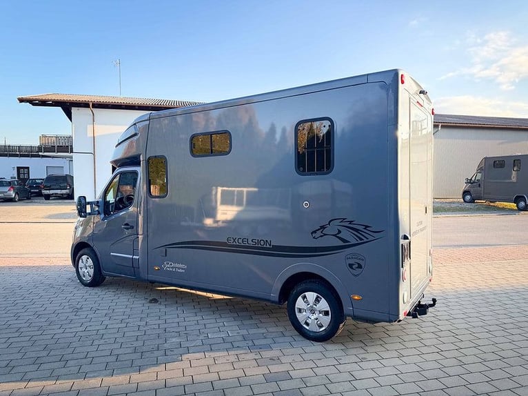Transporter dla koni 5-osobowy, automatyczna skrzynia biegów, tylko 80 300 km Opel Movano klimatyzac