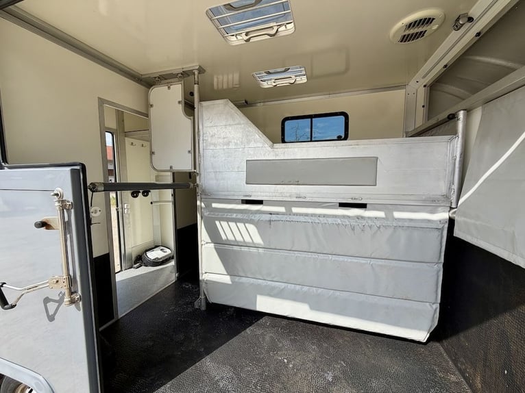 Używany transporter dla dwóch koni Citroën Jumper, 3-osobowy