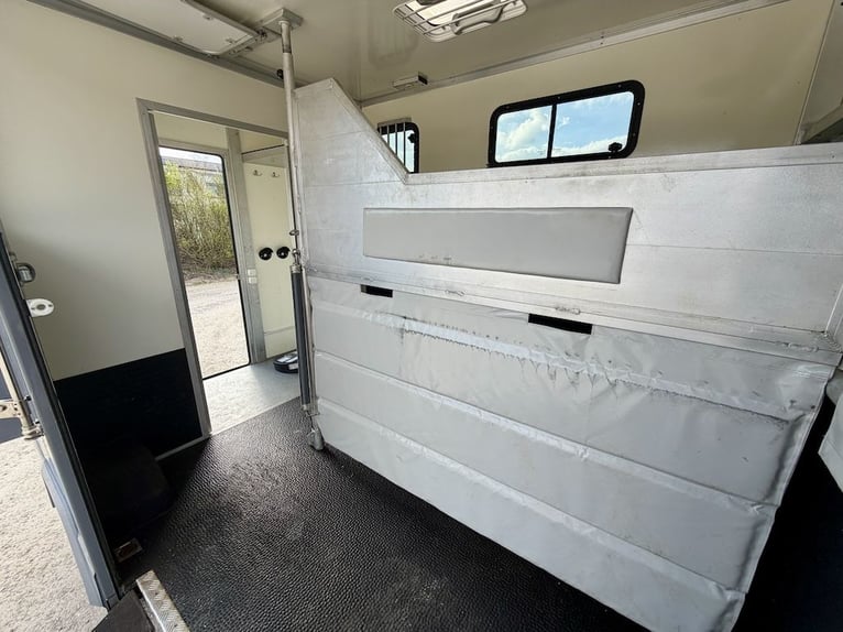 Używany transporter koni Citroën Jumper na przewóz dwóch koni, 3-miejscowy