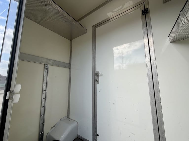 Używany transporter koni Citroën Jumper na przewóz dwóch koni, 3-miejscowy