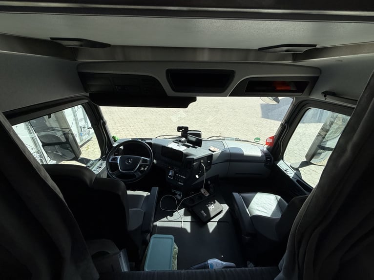 MB Actros z zabudową JL