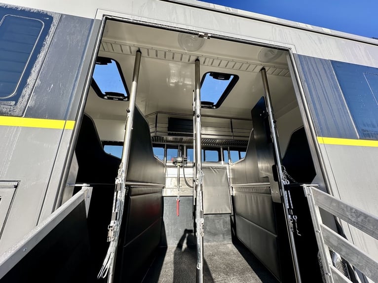 Mercedes-Benz Actros 2545 RJH Exclusive H6 – nowy i dostępny od ręki! Transporter konny, ciężarówka