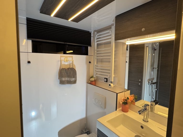 Mercedes-Benz Actros 2545 RJH Exclusive H6 Pferdetransporter LKW Neu und sofort verfügbar!